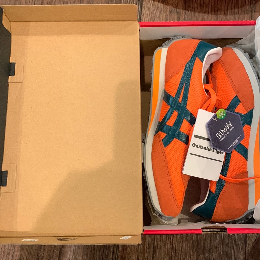 ONITSUKA TIGER